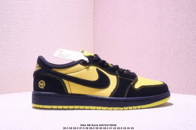 简介：真标耐克 Nike Sb Dunk Low pro 复古低帮 休闲运动滑板板鞋。采用脚感柔软舒适Zoomair气垫，有效吸收滑板等极限运动在落地时带来的冲