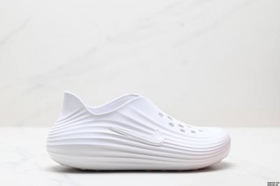 公司级Nike Reactx Rejuven8 耐克 简约舒适 洞洞鞋 由兼具轻便性和耐用性的Eva泡沫打造 拖鞋的外观十分吸引人 融合了舒适与时尚的元素 延续
