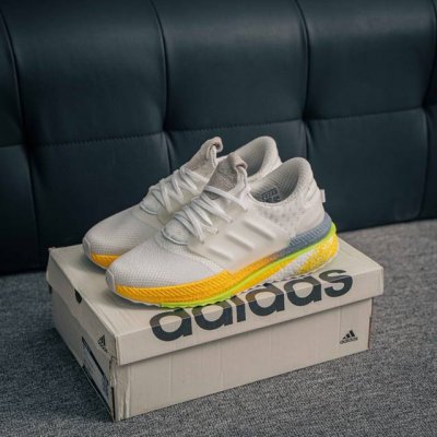 核心私 Adidas X_plrboost 款 爆米花跑鞋 全新跑鞋 爆米花针织鞋面休闲运动慢跑鞋。依旧采用了针织鞋面的设计，但是鞋面的设计语言却并不单调。半透