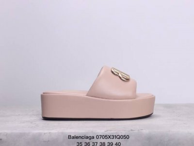 Balenciaga 巴黎世家最新春夏爆款凉拖系列 潮男潮女必备的拖鞋，小红书打卡推荐款，时尚博主纷纷上脚大秀，火遍各大社交平台 Balenciaga X Cr