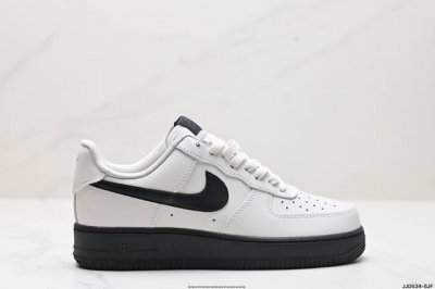 真标耐克nike Air Force 1 Low空军一号低帮百搭休闲运动板鞋。柔软、弹性十足的缓震性能和出色的中底设计，横跨复古与现代的外型结合，造就出风靡全球