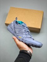 Issey Miyake X New Balance Nb Mt10O 舒适时尚 减震耐磨 低帮 生活休闲鞋 男女同款 黑色 鞋面采用轻质网布与柔软皮革相结合