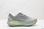 真标Nike Vomero 18 耐克 舒适减震防滑 低帮跑步鞋 全掌Reactx泡绵中底 前掌和后跟还配备了Air Zoom气垫单元 据说跑起来更快更舒适哦