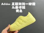 a家丑萌洞洞一脚蹬儿童凉鞋 Size：24-37码 丑萌丑萌的小可爱凉鞋 透气孔设计，舒适不闷脚 附赠一对鞋垫，方便清洗 一体成型工艺，全身无胶