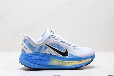 真标Nike Vomero 18 耐克 舒适减震防滑 低帮跑步鞋 全掌Reactx泡绵中底 前掌和后跟还配备了Air Zoom气垫单元 据说跑起来更快更舒适哦