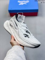 新品 Reebok锐步官方24秋冬男款Bb4500Dmx时尚休闲运动鞋篮球鞋经典复古撞色时尚潮流百搭板鞋。鞋子的做工精细，每一个细节都处理得非常到位。无论是缝线