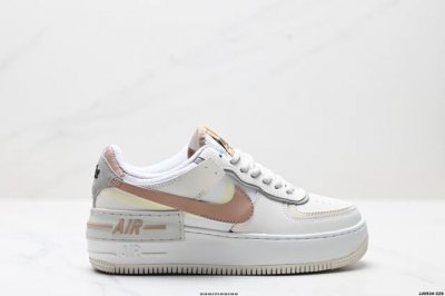 真标耐克Nike Wmns Air Force 1 Shadow全新少女系解构主义设计 马卡龙空军一号轻量增高低帮百搭板鞋 为经典设计注入玩味元素 分层结构、加