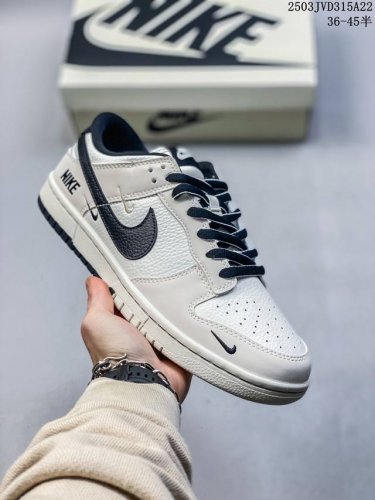 220 真标带半码 耐克Nike Sb Dunk Low 扣篮系列复古低帮休闲运动滑板板鞋。采用脚感柔软舒适Zoomair气垫，有效吸收滑板等极限运动在落地时带