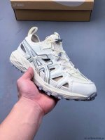 asics亚瑟士 Gel-Sonoma Se夏季新款户外运动休闲溯溪鞋 但作为一对溯溪鞋常有的镂空设计 快速系带 该有的 Ta 也有 甚至还有在 Asics 跑