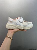 公司级New Balance Nb Breeze Sd 2 舒适百搭 玛丽珍防滑耐磨低帮生活休闲鞋 随着潮流风向的转变，玛丽珍鞋赛道成为各大球鞋品牌竞相角逐的热