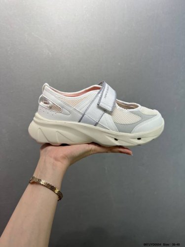 公司级New Balance Nb Breeze Sd 2 舒适百搭 玛丽珍防滑耐磨低帮生活休闲鞋 随着潮流风向的转变，玛丽珍鞋赛道成为各大球鞋品牌竞相角逐的热