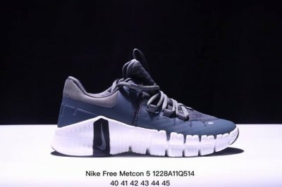 Nike 耐克 Nike Free Metcon 5 训练鞋，在训练中解锁无限可能。 该训练鞋加大前足柔韧灵活性，并以泡绵加固后跟， 有助于在跳跃训练和有氧课程