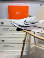 200 Nike Quest 6极速6代网面透气 时尚休闲跑步鞋 简约高科技设计采用多层材料，为双足带来凉爽感受和稳固体验时尚鞋面搭配中足包覆设计，提供稳固贴合