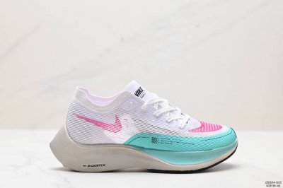 公司级真碳板 Zoomx Vaporfly Next%马拉松二代 使用全新 Vaporweave 科技打造鞋面，中底搭载 Zoomx 缓震科技 中底内里搭配全掌