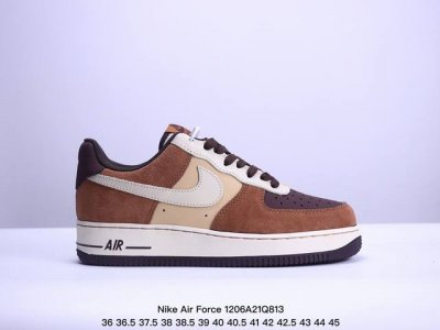 真标耐克nike Air Force 7 空军一号低帮百搭休闲运动板鞋。柔软、弹性十足的缓震性能和出色的中底设计，横跨复古与现代的外型结合，造就出风靡全球三十多