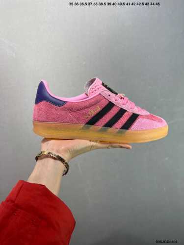 公司级Ad Original Gazelle Indoor Trainers 瞪羚室内鞋系列低帮复古百搭休闲运动德训风板鞋 粉黑 Ie7002 高端零售特供批次