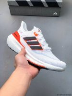 集图 阿迪达斯Adidas Ultraboost Light轻弹系列低帮袜套式针织透气缓震休闲运动慢跑鞋 搭载Light Boost中底的Ultraboost跑