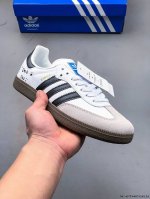 二层真标！Adidas Samba Og 经典鞋款 Adidas 近70年的经典Samba Og 修长的鞋楦,略微尖尖的鞋头,翻毛皮的鞋头拼接,这些我们都看得到