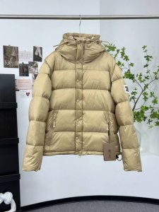 渠道优势 ！ 外贸保真版 巴宝莉 巴宝莉可拆式衣袖连帽羽绒服 卡其色
