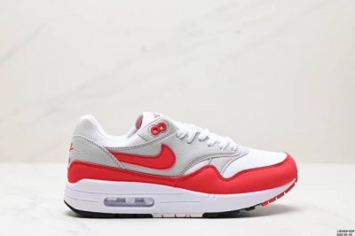 真标nike Air Max 1 耐克气垫 缓震 耐磨运动鞋 鞋身材质均选择皮革 织物 麂皮多种材质覆盖 保证质感的前提下 层次感也相当不错 带有开窗式 Air