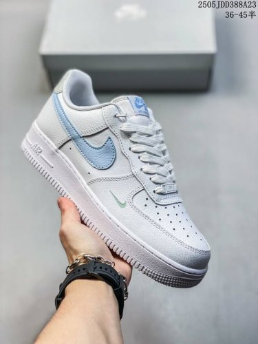 公司带半码 耐克Nike Air Force 1 07 空军一号低帮百搭休闲运动板鞋 柔软 弹性十足的缓震性能和出色的中底设计 横跨复古与现代的外结合 造就出风