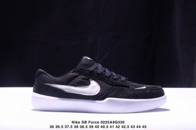 真标耐克Nike Sb Force 58低帮休闲板鞋 是一款将前沿创新带入街头的单品 它具有硫化杯底 具有出色的耐用性和灵活性 使用帆布和绒面革 在饰面上放置通