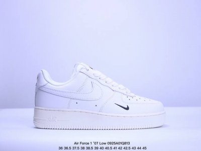 真标耐克nike Air Force 7 空军一号低帮百搭休闲运动板鞋。柔软、弹性十足的缓震性能和出色的中底设计，横跨复古与现代的外型结合，造就出风靡全球三十多