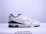 性价比 Lv路易威登louis Vuitton Trainer Sneaker Low低帮复古百搭休闲文化运动板鞋 男女鞋，采用荔枝纹二层牛剖革组合粒面牛剖革鞋