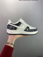 Nike Air Force 1 Low 空军一号 Af1 低帮百搭休闲运动板鞋。柔软、弹性十足的缓震性能和出色的中底设计，横跨复古与现代的外型结合，造就出风靡