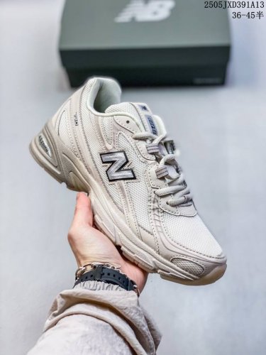 new Balance Mr740 Nb新百伦系列复古老爹风休闲运动慢跑鞋。采用轻质牛剖革拼接透气网眼衬垫织物鞋面材质 T-Beam大底提供足步弓支撑 保持步态