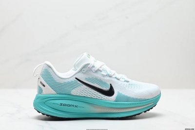 公司级Nike Vomero 18 耐克 舒适减震防滑 低帮跑步鞋 全掌Reactx泡绵中底 前掌和后跟还配备了Air Zoom气垫单元 据说跑起来更快更舒适哦