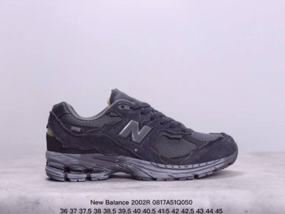 公司级new Balance 2002R 跑鞋 沿袭了面世之初的经典科技，以 Encap 中底配以升级版 N-Ergy 缓震物料。鞋面则采用特色的柔软麂皮搭以