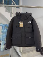 490正常退换顶级对版，北面工装羽绒服，申敏儿同款 是羽绒，不是羽绒棉！ 市面很多人拿羽绒棉，充当羽绒，玩文字游戏或者以次充好，这里教你分辨羽绒棉和羽绒的方法：