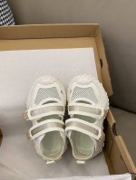 原图直出 这款Nk 包头网面魔术贴凉鞋 不仅能让宝贝们的脚丫在炎炎夏日保持干爽还能在奔跑时更加轻松自如魔术贴设计 方便宝贝穿脱包头设计防撞踢 保护宝贝脚趾