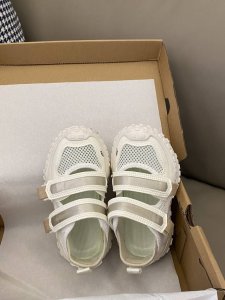 原图直出 这款Nk 包头网面魔术贴凉鞋 不仅能让宝贝们的脚丫在炎炎夏日保持干爽还能在奔跑时更加轻松自如魔术贴设计 方便宝贝穿脱包头设计防撞踢 保护宝贝脚趾