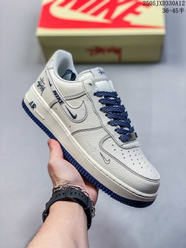公司级带半码耐克Nike Air Force 7 Lv8空军一号低帮百搭休闲运动板鞋。柔软、弹性十足的缓震性能和出色的中底设计，横跨复古与现代的外结合，造就出风