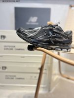 220 New Balance 1906系列复古老爹风休闲鞋 #采用轻质牛剖革拼接透气网眼衬垫织物鞋面材质 T-Beam大底提供足步弓支撑，保持步态稳定 后跟搭