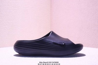简介 真标 耐克 Nike Reactx Rejuven8 Slide 简约舒适 洞洞鞋 由兼具轻便性和耐用性的Eva泡沫打造 拖鞋的外观十分吸引人 融合了舒适
