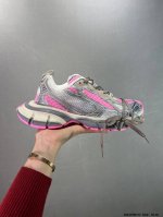 公司级Balenciaga 巴黎世家 采用环保再生超纤革与网眼织物鞋面材质 原鞋一致重度做旧效果 ，全原装Eva环保去臭环型鞋垫，全新开发5层私模,搭载轻量发泡