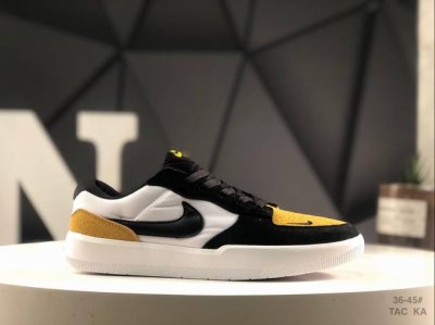 120 真标带半码耐克 Nike Sb Force 58 运动滑板鞋。这是一款将前沿创新带入街头的单品，它具有硫化杯底，具有出色的耐用性和灵活性。使用柔软皮革和