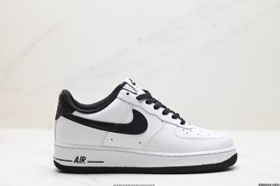真标耐克nike W Air Force 1 07 空军一号低帮百搭休闲运动板鞋。柔软、弹性十足的缓震性能和出色的中底设计，横跨复古与现代的外型结合，造就出风靡