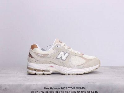 公司级真标带半码！ 新百伦nb2002 New Balance 2002系列 那个老朋友回来了，十年前的经典设计，现在再次复刻于2010年推出，10年后新版被称