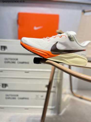 160 Nk Air Zoom Pegasus 41 登月跑鞋 登月41代超轻网面跑步鞋 脚跟区域营造出色舒适度，而在鞋底部分，搭载全掌型Zoom Air配置耐