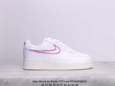 Nike 耐克 采用软质荔枝纹牛剖皮革鞋面材质耐克nike Wmns Air Force 1’07 Low White Cherry Blosso Pink 空