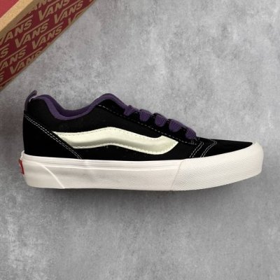 本地200 核心私 万斯 Vans Knu-Skool 面包鞋 坎普尔·茱利安系列低帮复古硫化休闲运动板鞋“肥胖版大Logo” 要说整个年最为热门的鞋型之一，「