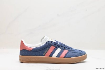 真标阿迪达斯adidas Originals Gazelle Indoor 三叶草复古防滑耐磨低帮板鞋 鞋款采用柔软的绒面革和耐用的皮革衬里融合在橡胶外底上！