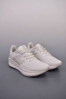 230 New Balance Nb Fuelcell Supercomp Nb跑步鞋 Fuelcell Supercomp Trainer采用Fuelcel