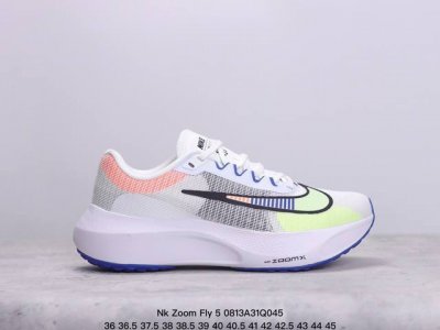 公司级耐克 Nk Zoom Fly 5超轻男女跑步鞋 react 泡棉搭配碳纤维板 中底采用react技术 轻盈耐穿泡绵打造 跑步体验非常舒适 这款鞋相较于之前
