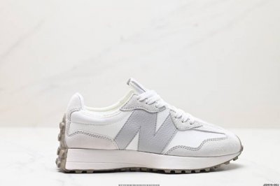 公司级new Balance Ms327 复古休闲运动慢跑鞋 完美细节 #全新 New Balance 327 系列 以更纯粹的复古风格设计打造的全新造型 侧身