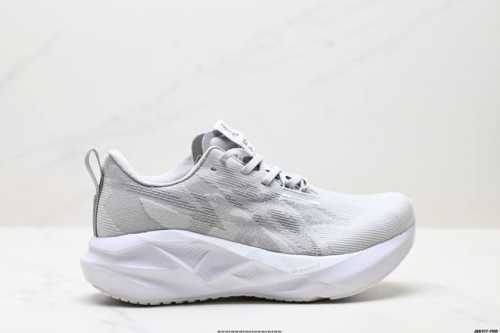 公司级Asics Novablast 5轻量跑鞋 低帮轻量透气缓震休闲运动跑步鞋 货号:1011B974-100 尺码:36 37 37.5 38 39 39.